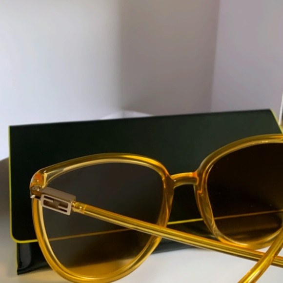 FENDI Oversized Sunglasses main image 3